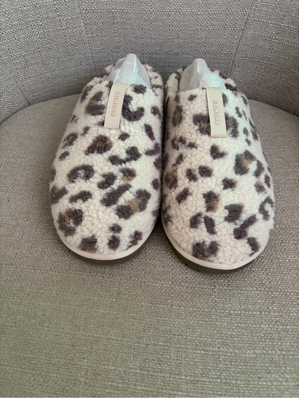 Bombas Leopard Sherpa Slip-On Slippers in Cream and Brown